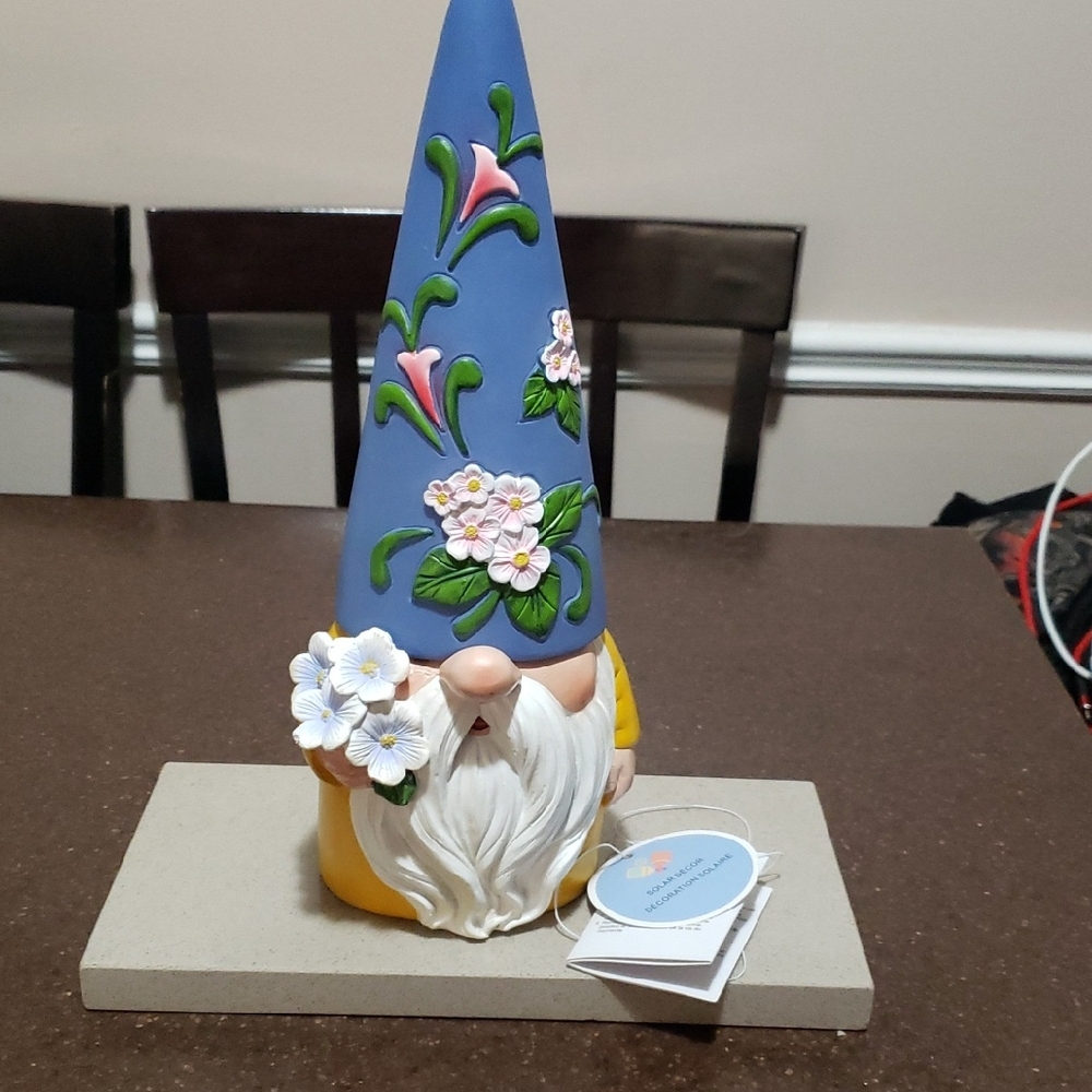 Garden Gnomes Gifts for Women, Solar Gnomes Decorations for Yard, Birthday Gifts